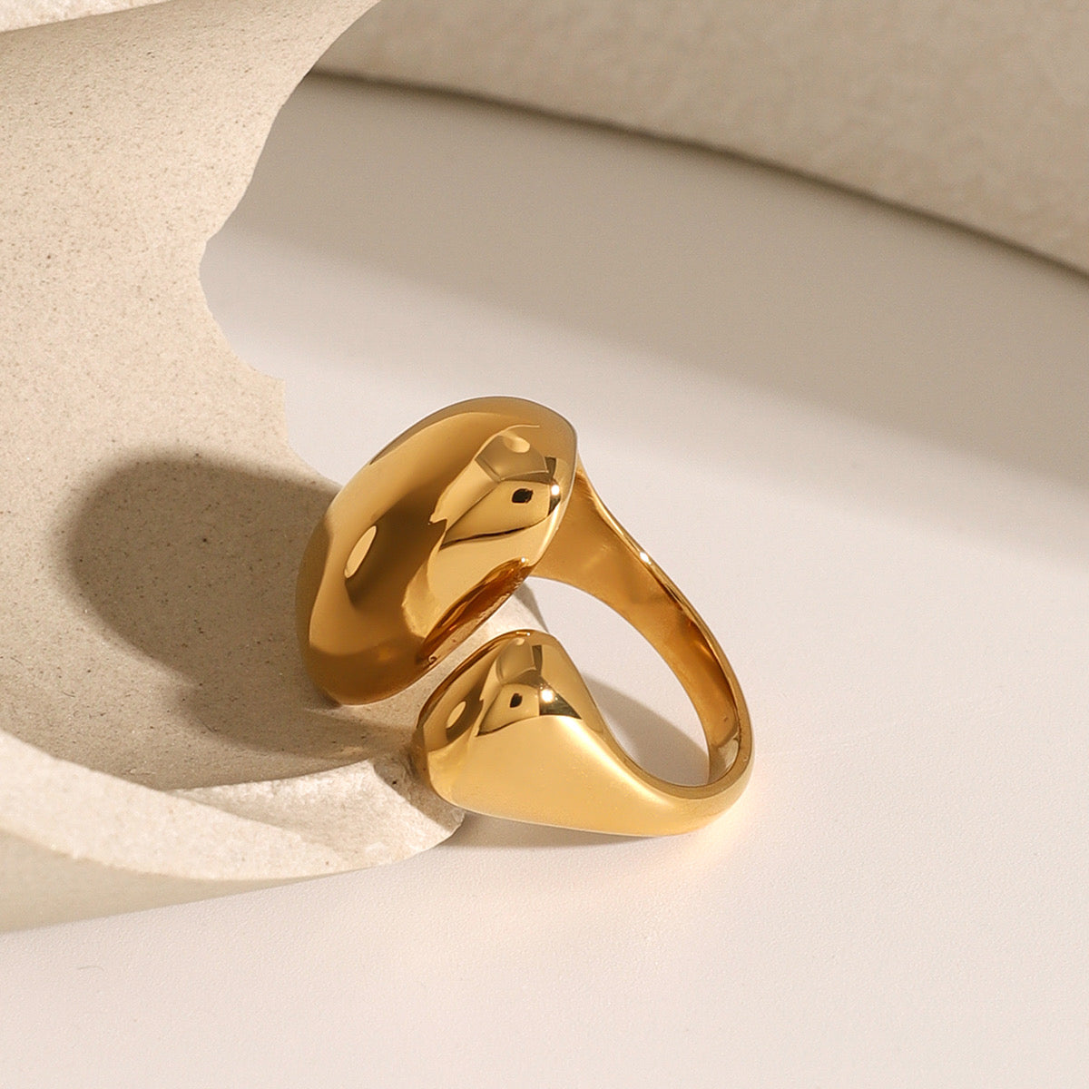 Becket Ring